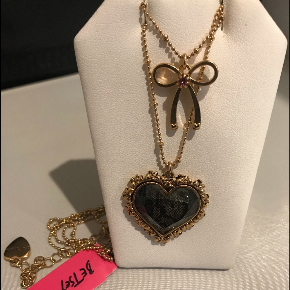 COPY - NWT Betsey Johnson heart necklace in gold